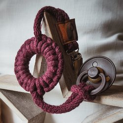 Hi Little One - sznurkowa zawieszka z kółkiem do smoczka Pacifer holder with RING Wine