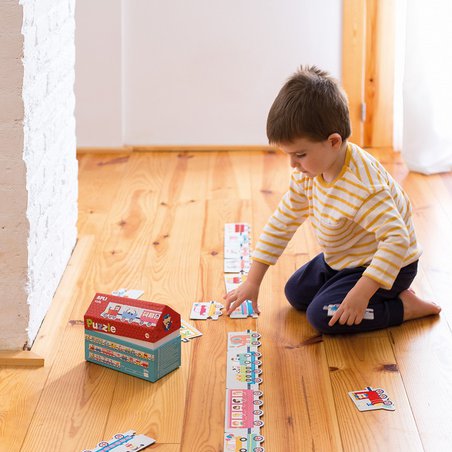 Puzzle w kartonowym domku Apli Kids - Pociąg 3+