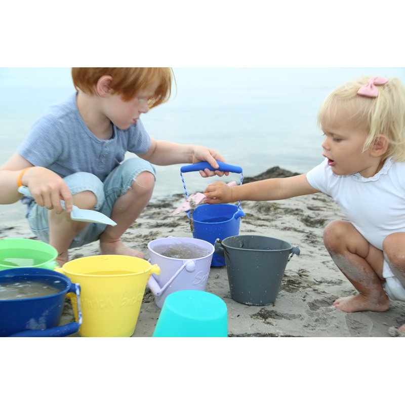 Funkit world - Składane wiaderko do wody i piasku Scrunch Bucket - Wiśniowy