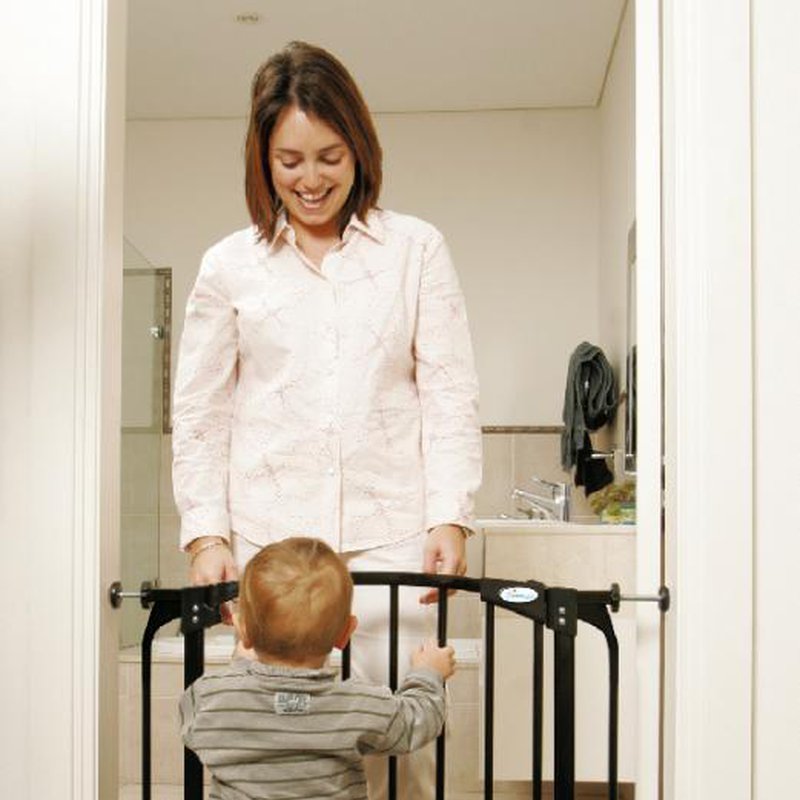 Dreambaby - Bramka bezpieczeństwa Chelsea (W: 71-80cm x H: 75cm) czarna(sz.karton)