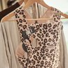 BABYBJORN MINI 3D Jersey – nosidełko, Beż/Leopard BABYBJORN MINI 3D Jersey – nosidełko, Beż/Leopard