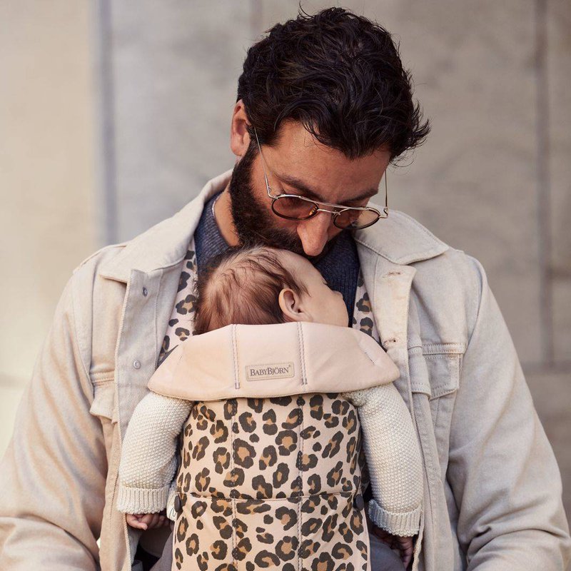 BABYBJORN MINI 3D Jersey – nosidełko, Beż/Leopard