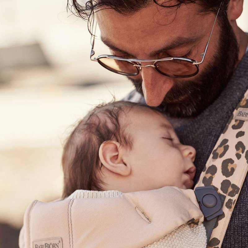 BABYBJORN MINI 3D Jersey – nosidełko, Beż/Leopard