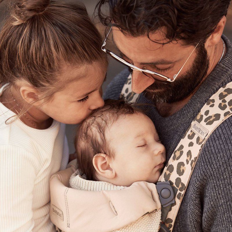 BABYBJORN MINI 3D Jersey – nosidełko, Beż/Leopard