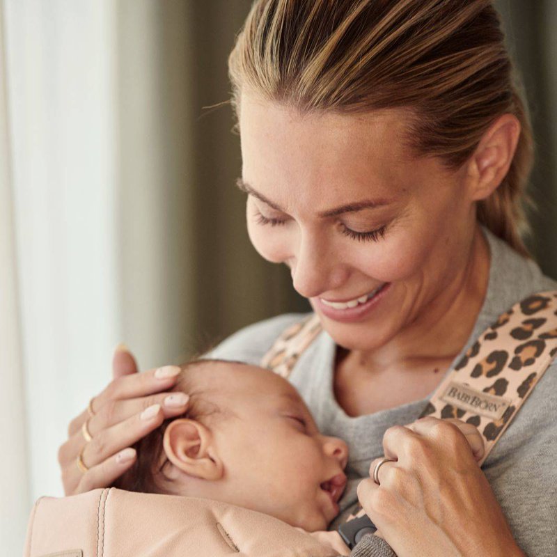 BABYBJORN MINI 3D Jersey – nosidełko, Beż/Leopard