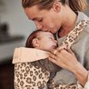 BABYBJORN MINI 3D Jersey – nosidełko, Beż/Leopard BABYBJORN MINI 3D Jersey – nosidełko, Beż/Leopard