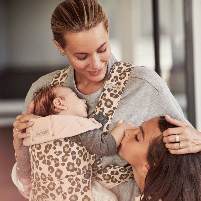 BABYBJORN MINI 3D Jersey – nosidełko, Beż/Leopard