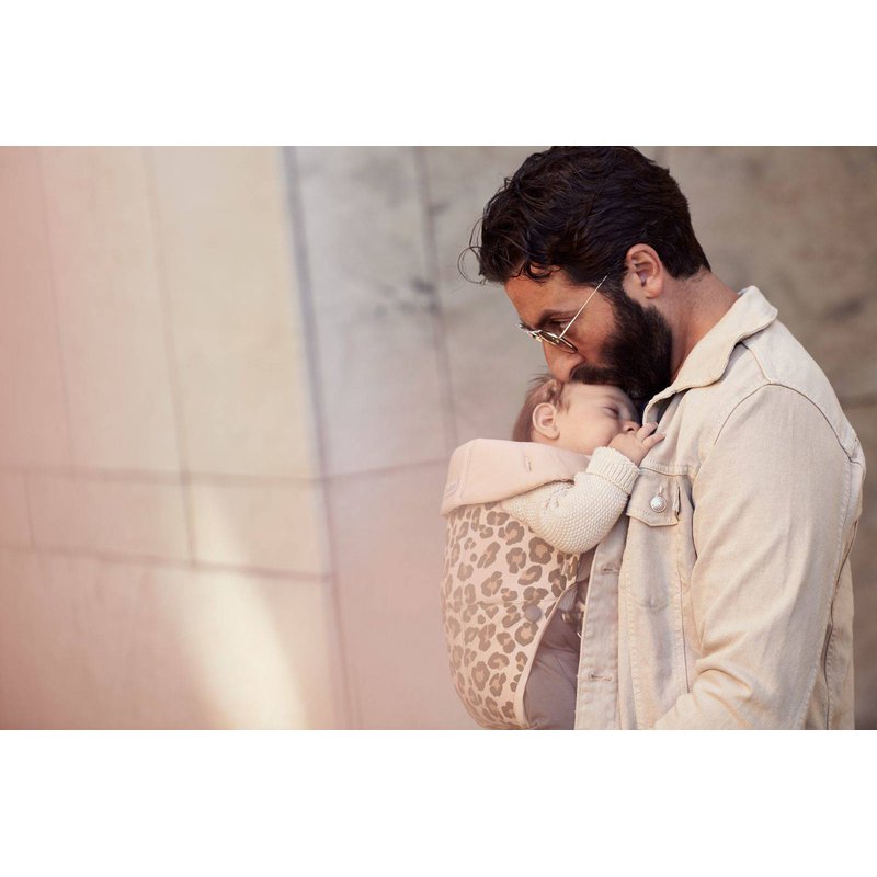 BABYBJORN MINI 3D Jersey – nosidełko, Beż/Leopard