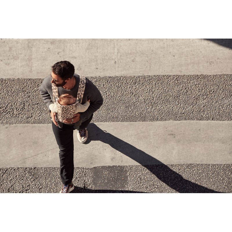 BABYBJORN MINI 3D Jersey – nosidełko, Beż/Leopard