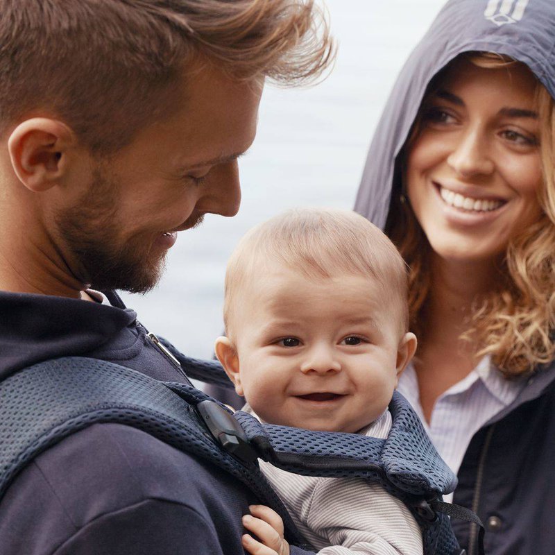 BABYBJORN ONE AIR - nosidełko, Granatowy + śliniaczek do nosidełka ergonomicznego One