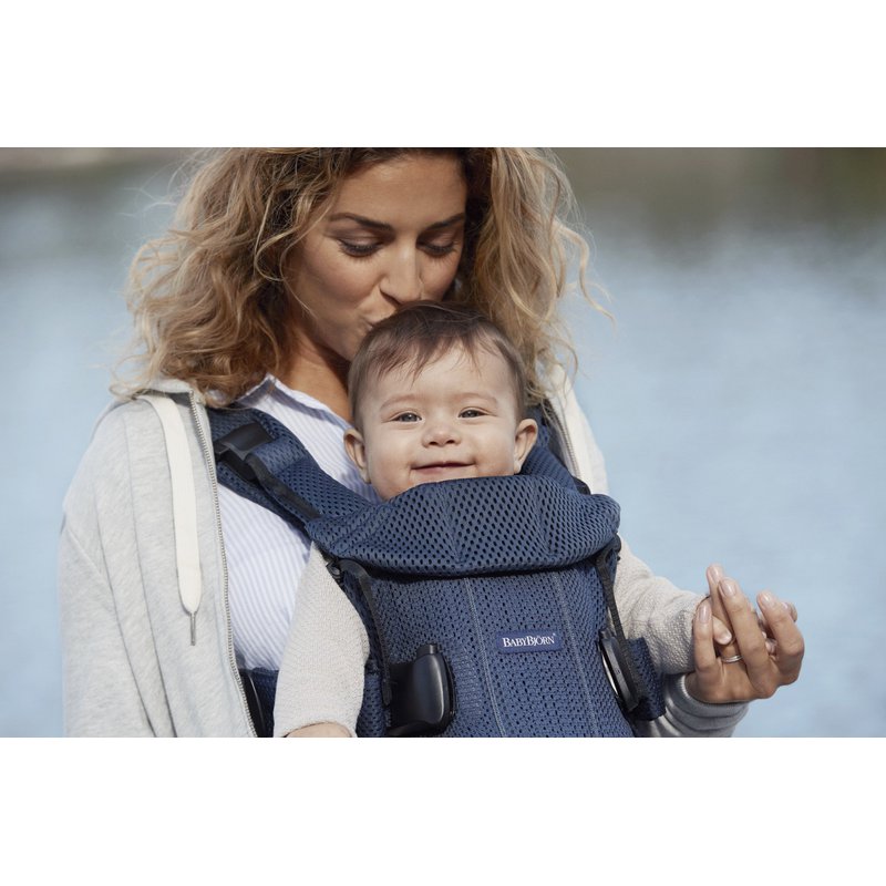 BABYBJORN ONE AIR - nosidełko, Granatowy + śliniaczek do nosidełka ergonomicznego One