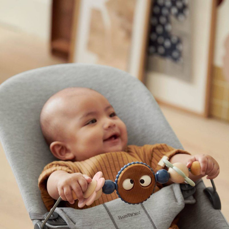 BABYBJORN - leżaczek BLISS 3D Jersey - Jasny Szary + Zabawka Googly Eyes Pastels