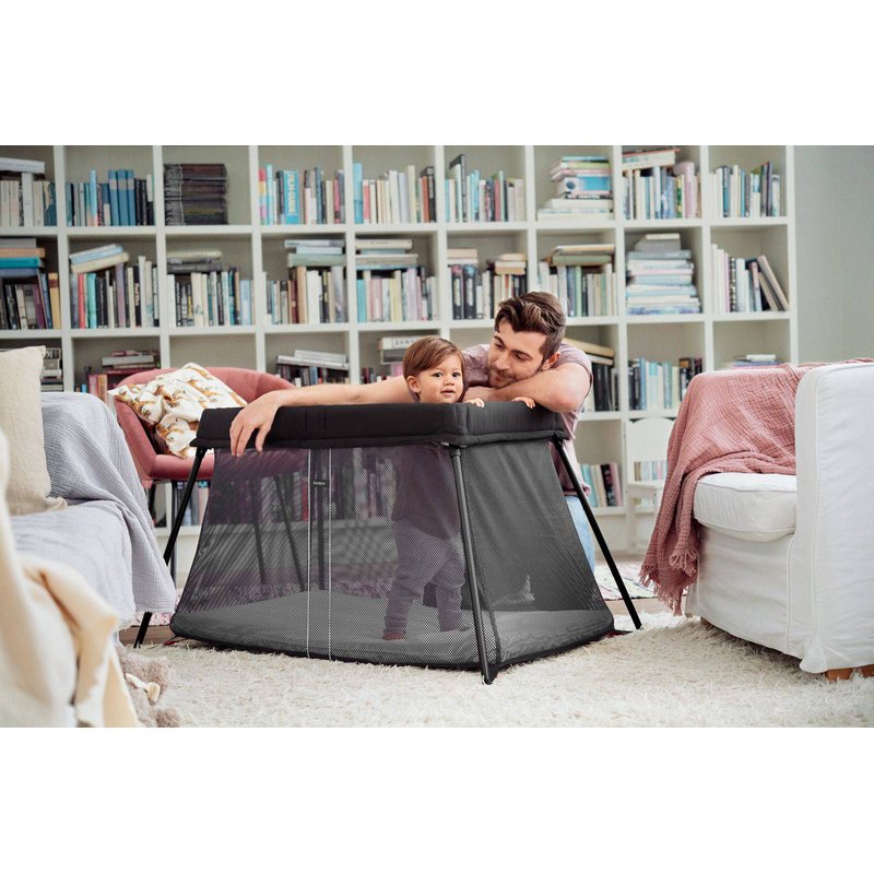 BABYBJORN - łóżeczko turystyczne LIGHT - czarny + prześcieradło