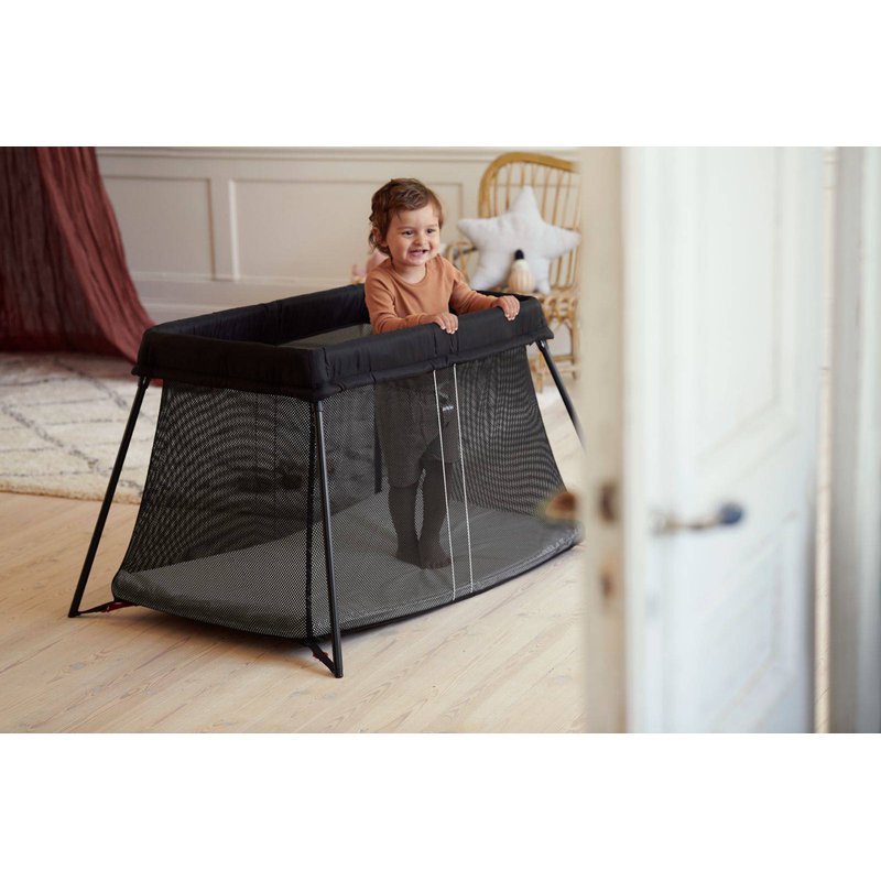 BABYBJORN - łóżeczko turystyczne LIGHT - czarny + prześcieradło
