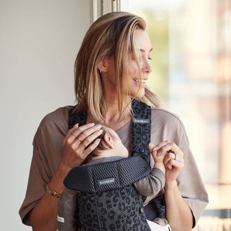 BABYBJORN - leżaczek BLISS MESH - Antracytowy/Leopard + MINI 3D Mesh – nosidełko, Antracytowy/Leopard