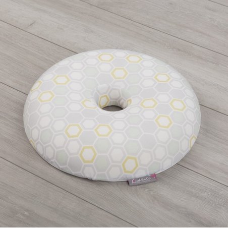 CuddleCo - Poduszka Pierścień Comfi-Mum - plaster miodu pastelowy