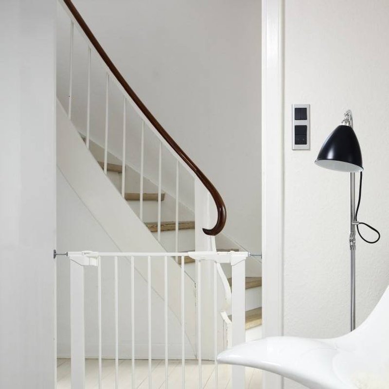 Bramka ochronna Baby Dan PREMIER + 2 rozszerzenia - biała