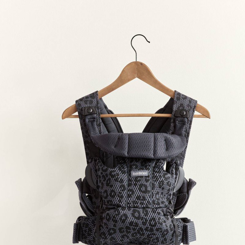 BABYBJORN MOVE 3D Mesh - nosidełko, Antracyt/Leopard