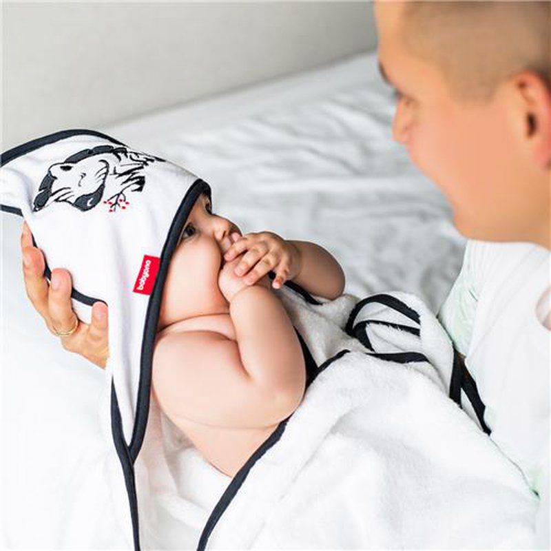 BABYONO - 343/01 Okrycie kąpielowe bambusowe - ręcznik z kapturkiem NATURAL BAMBOO 85x85cm