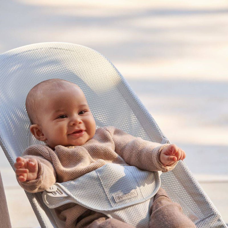 BABYBJORN - leżaczek BALANCE SOFT MESH - Szary/Biały