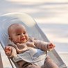 BABYBJORN - leżaczek BALANCE SOFT MESH - Szary/Biały BABYBJORN - leżaczek BALANCE SOFT MESH - Szary/Biały