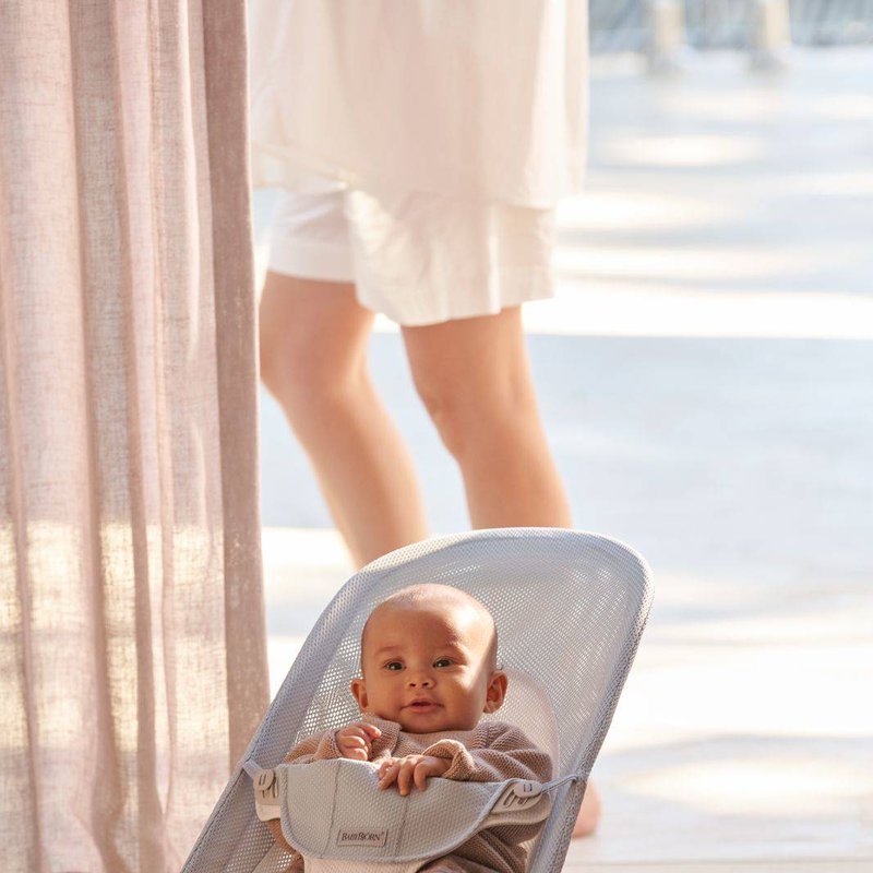 BABYBJORN - leżaczek BALANCE SOFT MESH - Szary/Biały