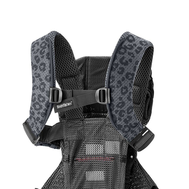 BABYBJORN ONE AIR 3D MESH  - nosidełko, Antracyt/Leopard