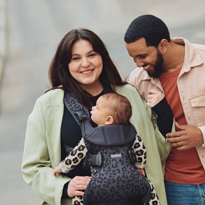 BABYBJORN ONE AIR 3D MESH  - nosidełko, Antracyt/Leopard