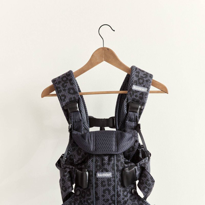 BABYBJORN ONE AIR 3D MESH  - nosidełko, Antracyt/Leopard