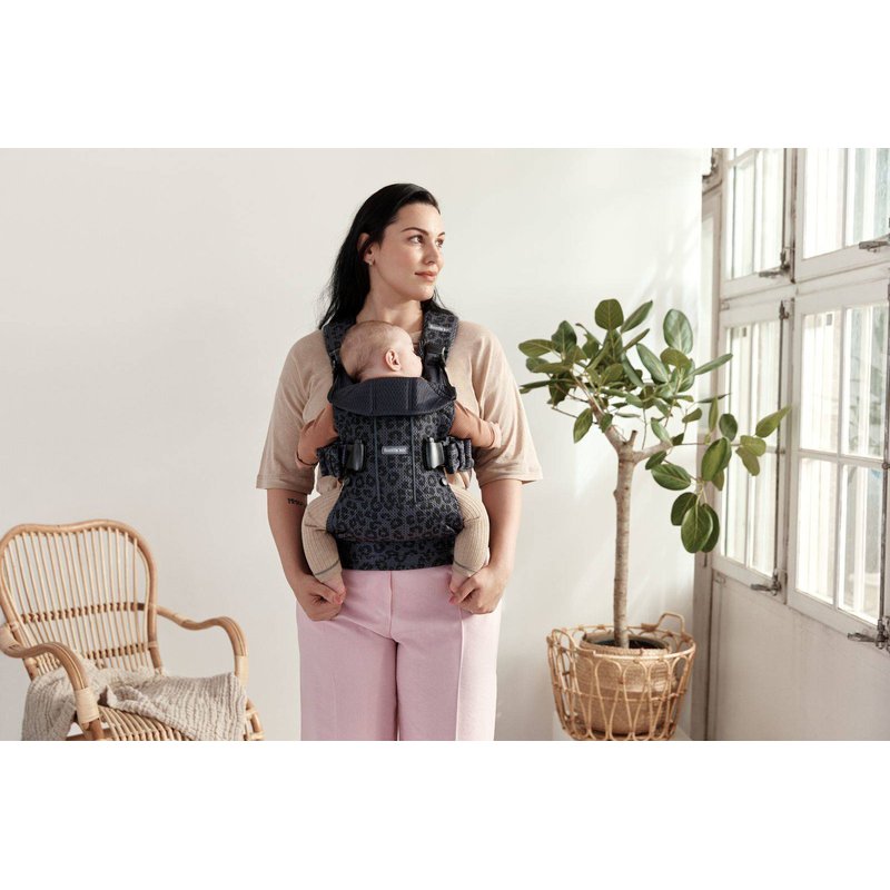 BABYBJORN ONE AIR 3D MESH  - nosidełko, Antracyt/Leopard