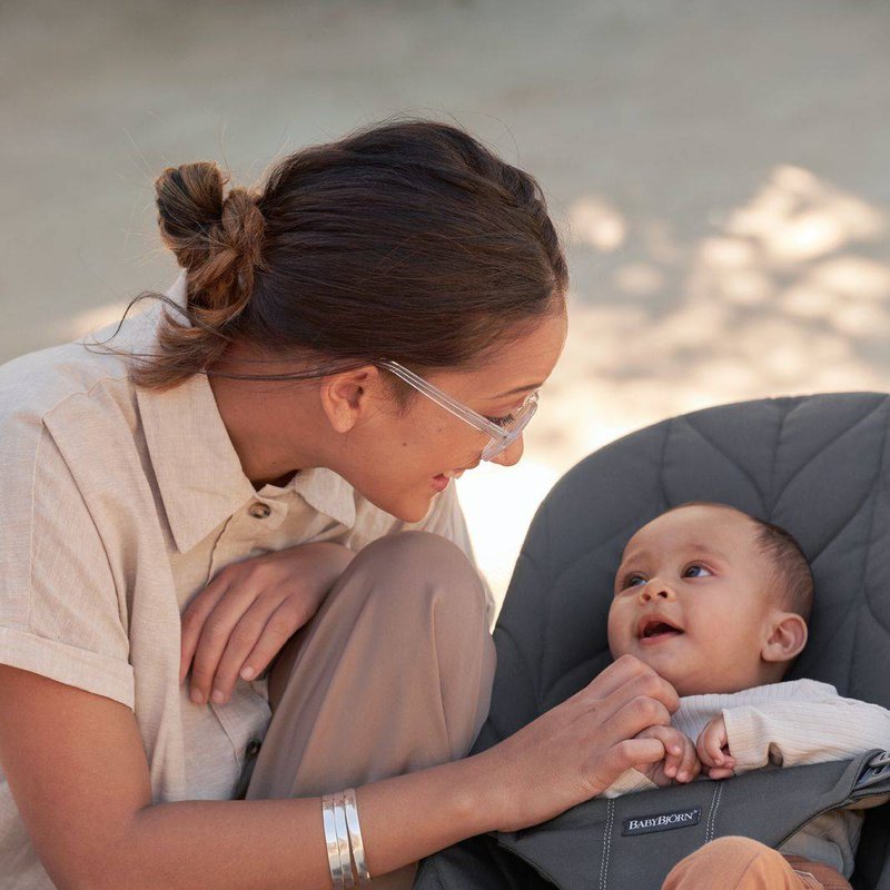 BABYBJORN - leżaczek BLISS COTTON, Petal Quilt, Antracyt