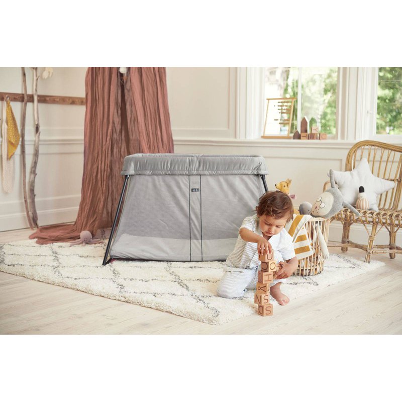 BABYBJORN - łóżeczko turystyczne LIGHT - srebrny + prześcieradło