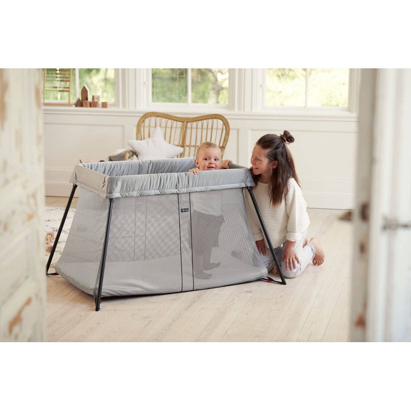 BABYBJORN - łóżeczko turystyczne LIGHT - srebrny + prześcieradło