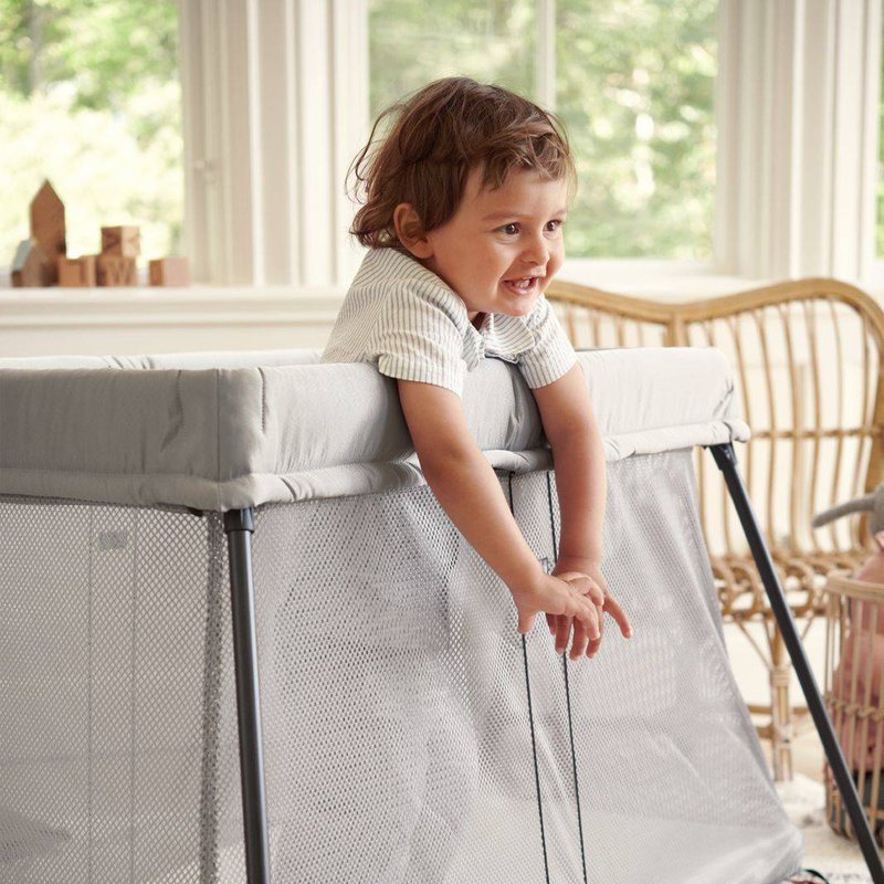 BABYBJORN - łóżeczko turystyczne LIGHT - srebrny + prześcieradło