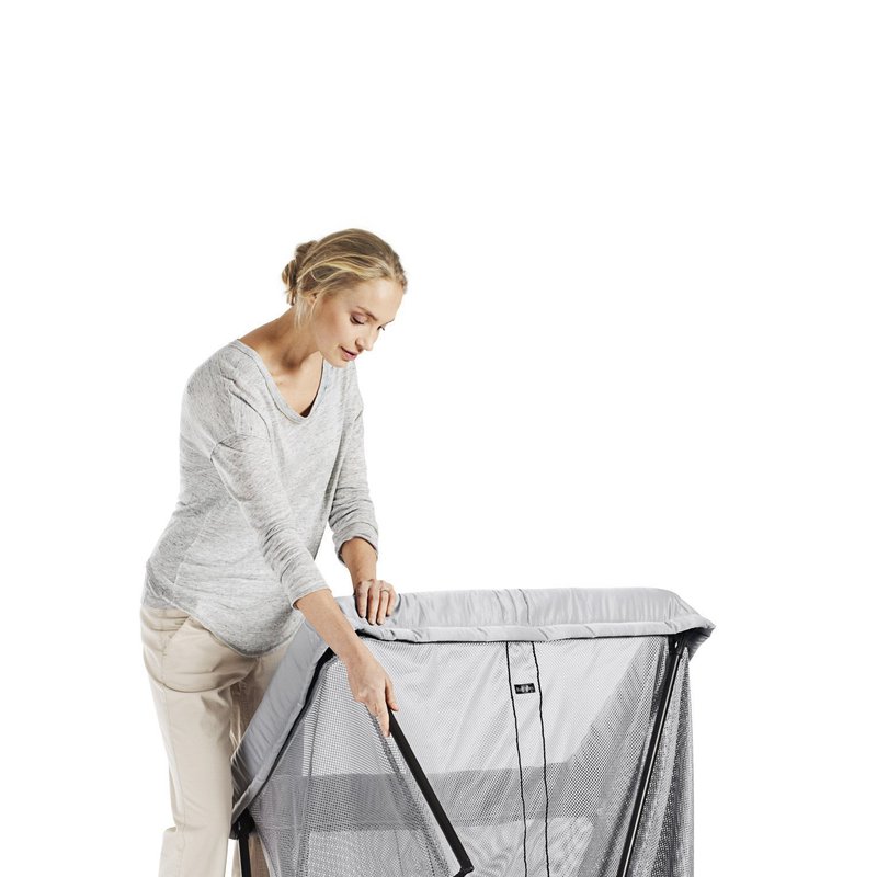 BABYBJORN - łóżeczko turystyczne LIGHT - srebrny + prześcieradło