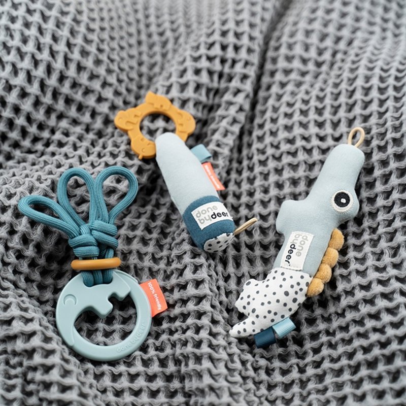 Done by Deer Zestaw Prezentowy z Grzechotkami Blue