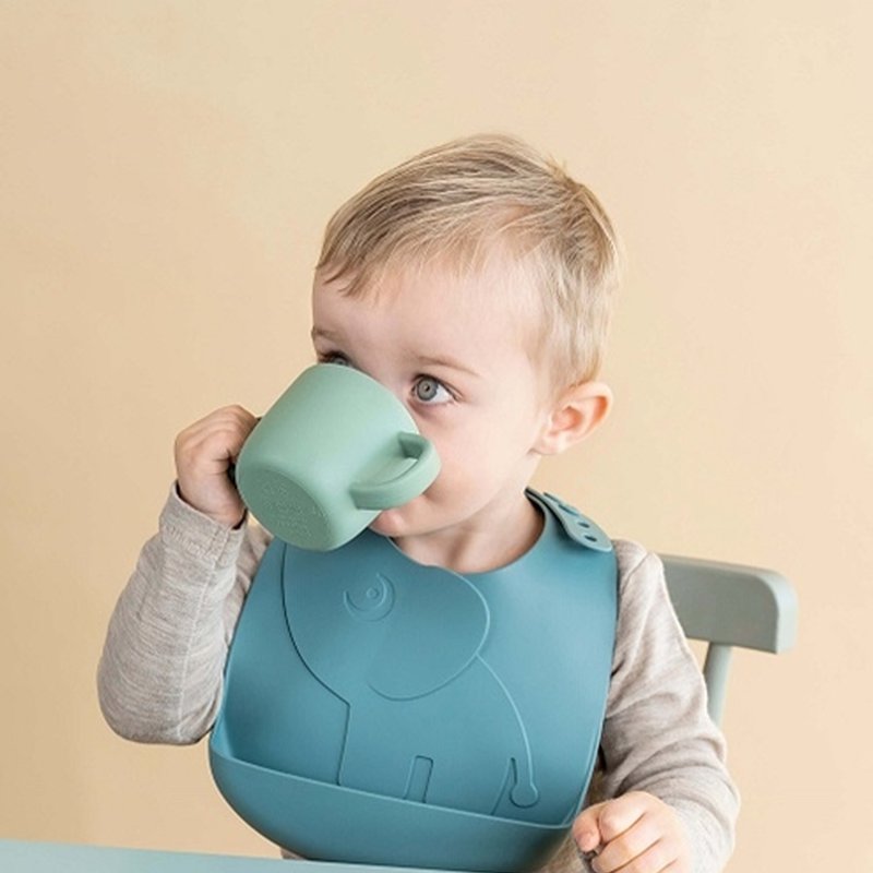 Done by Deer Peekaboo Kubek Silikonowy Croco Green