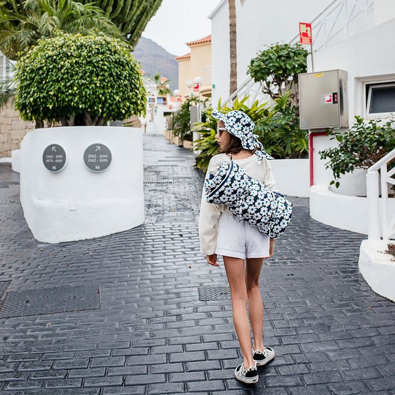 LA MILLOU - KOC PICNIC Z KIESZONKĄ, MATA DO ZABAWY XL - BY WHATANNAWEARS – FLY ME TO THE MOON SKY - GREY