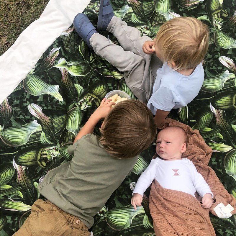 LA MILLOU - KOC PICNIC Z KIESZONKĄ, MATA DO ZABAWY XL - BY WHATANNAWEARS – FLY ME TO THE MOON SKY - GREY