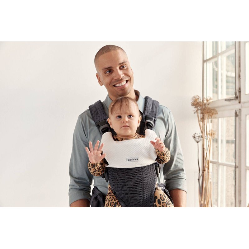 BABYBJORN - nosidełko Harmony 3D Mesh, Antracyt + śliniaczek do nosidełka Harmony
