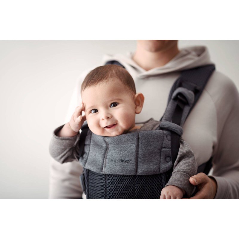 BABYBJORN - nosidełko Harmony 3D Mesh, Antracyt + śliniaczek do nosidełka Harmony