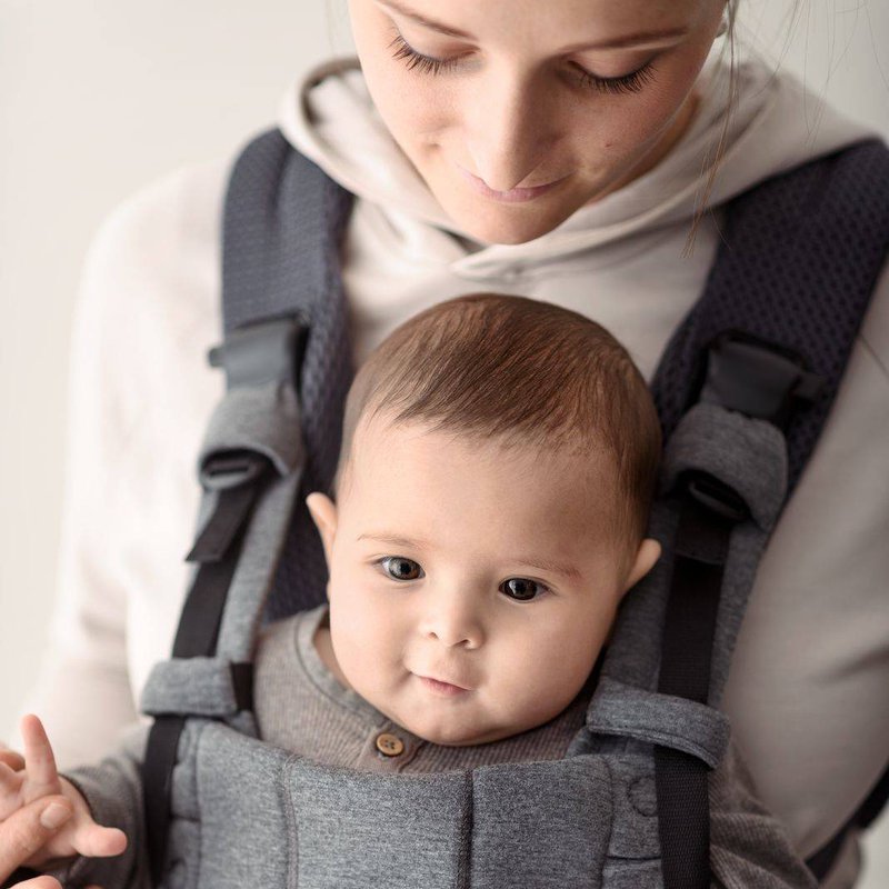 BABYBJORN - nosidełko Harmony 3D Mesh, Antracyt + śliniaczek do nosidełka Harmony