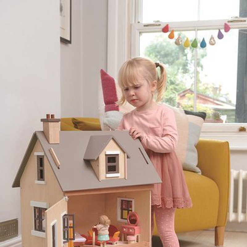 Drewniany trzypiętrowy domek dla lalek z wyposażeniem, Tender Leaf Toys tender leaf toys