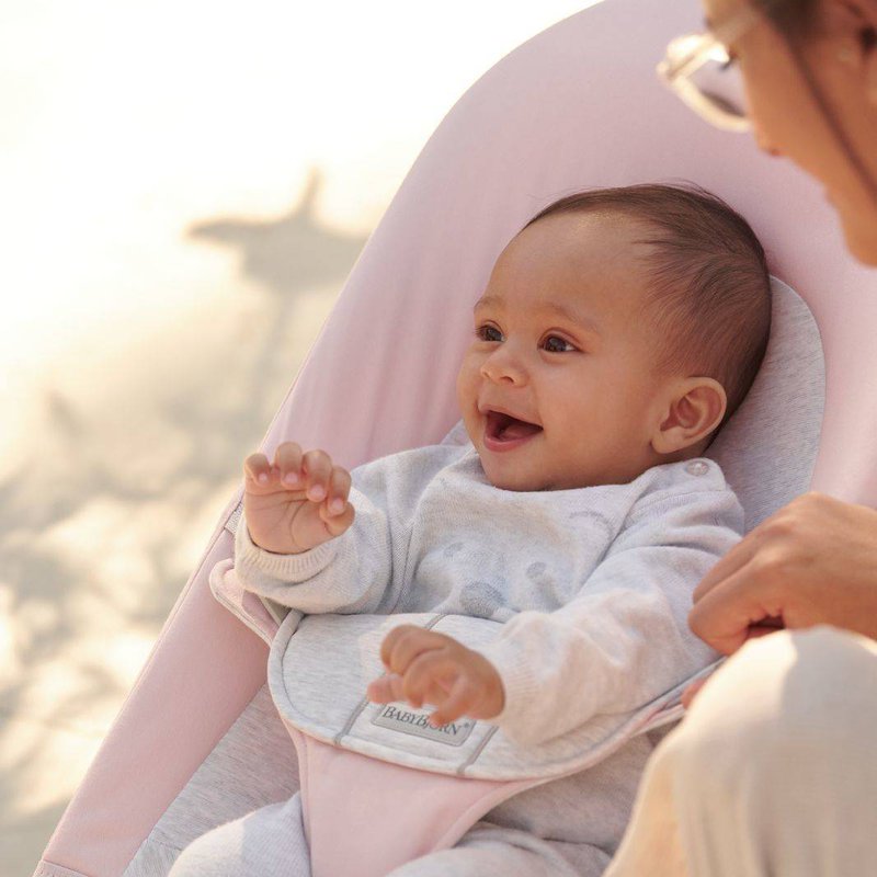 BABYBJORN - leżaczek BALANCE SOFT COTTON/JERSEY -  Jasny Różowy/Szary