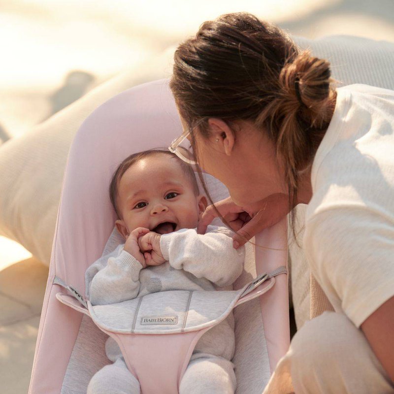 BABYBJORN - leżaczek BALANCE SOFT COTTON/JERSEY -  Jasny Różowy/Szary