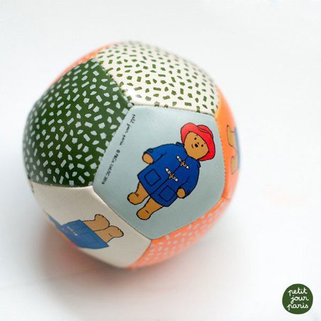 Miękka piłka fi 10 cm dla małych dzieci, Miś Paddington | Petit Jour Paris® Miękka piłka fi 10 cm dla małych dzieci, Miś Paddington | Petit Jour Paris®