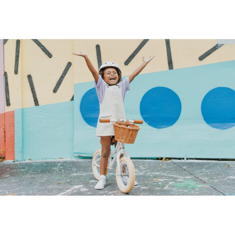 Banwood dziecięcy kask rowerowy Marest Allegra white BANWOOD