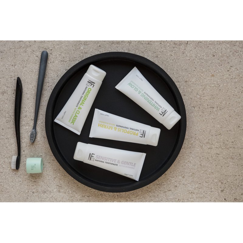 NATURAL FAMILY CO (NFCo) - The Natural Family Co, Naturalna pasta do zębów bez fluoru, Whitening, 110g