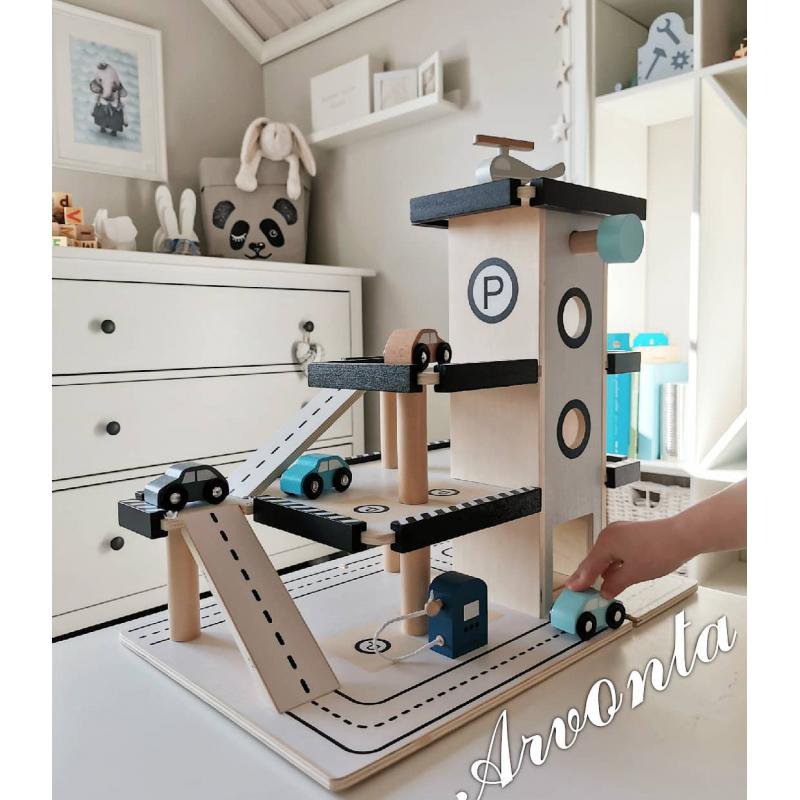 JaBaDaBaDo - Drewniany garaż, wielopoziomowy parking dla aut