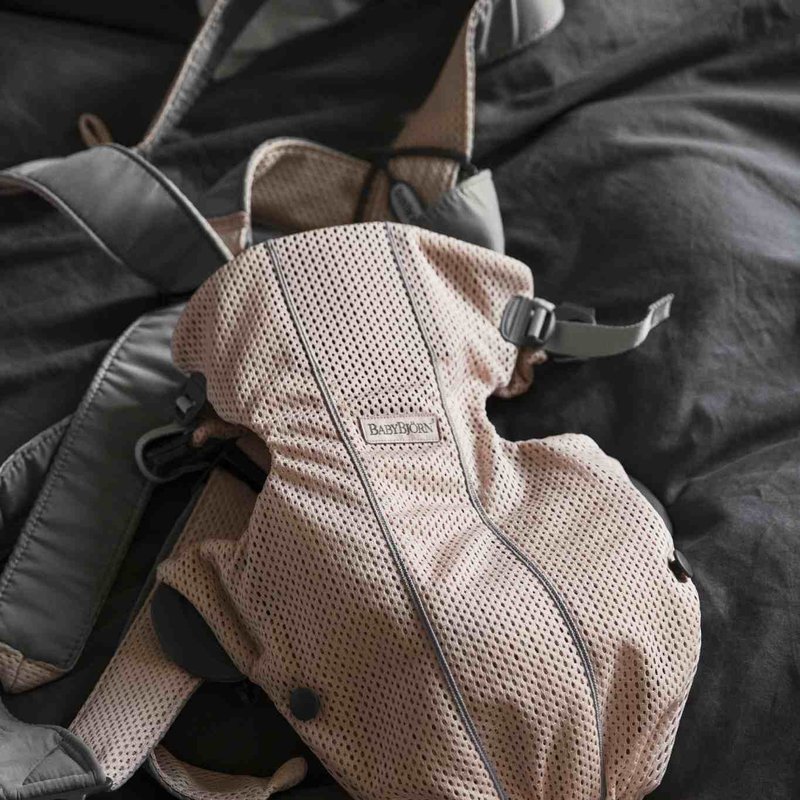 BABYBJORN MINI 3D Mesh – nosidełko, Perłowy Różowy
